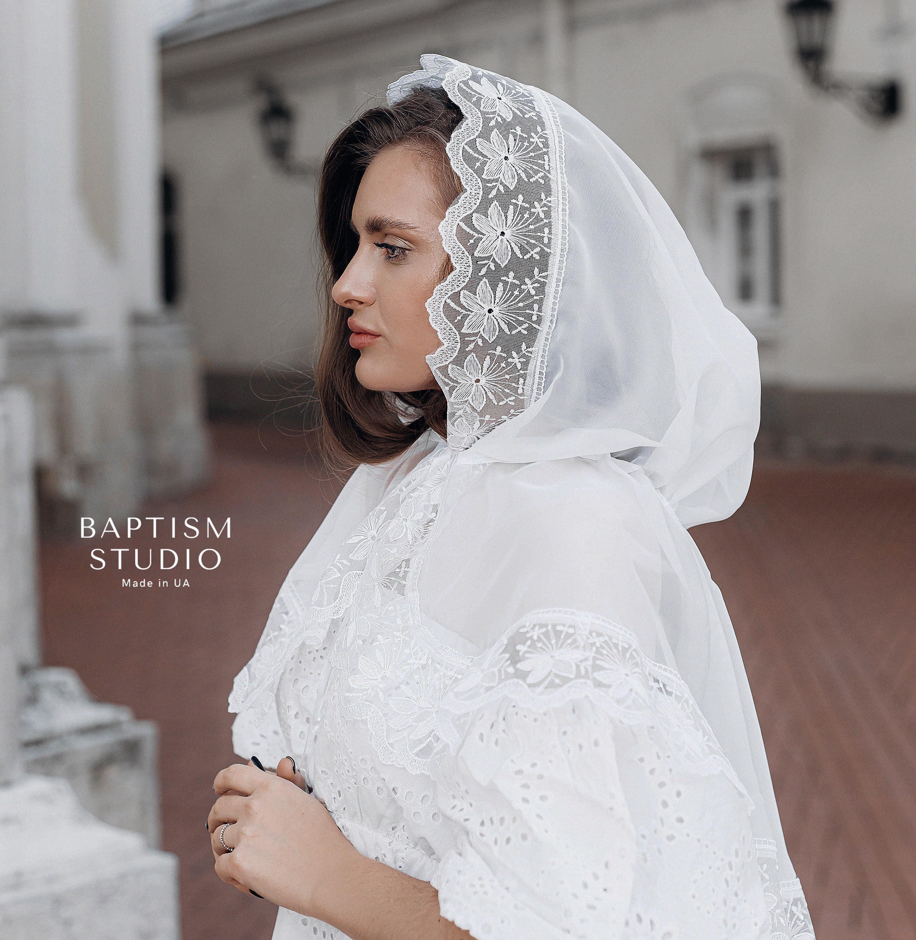 Elegant white lace church veil for women, soft tulle chapel veil with delicate lace trim, worn for prayer and church