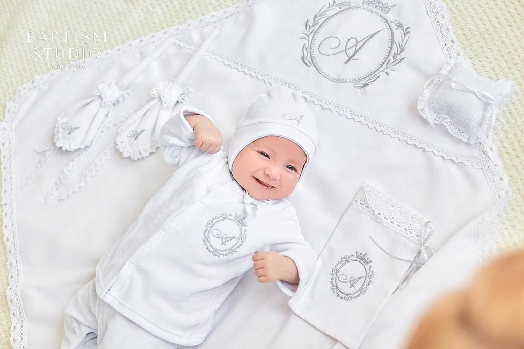 Matching baby hat and booties with delicate embroidery – handmade baptism accessories.
