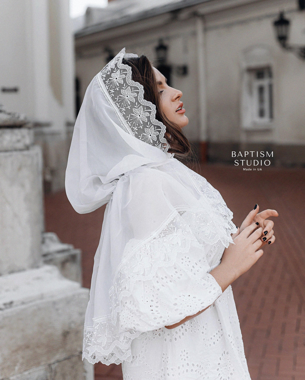 Elegant Lace Church Veil / Chapel Veil for Women