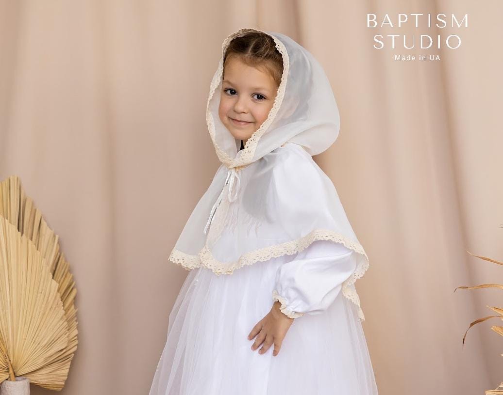 Delicate Girls’ Church Veil – Ivory Tulle Head Covering with Natural Linen Lace