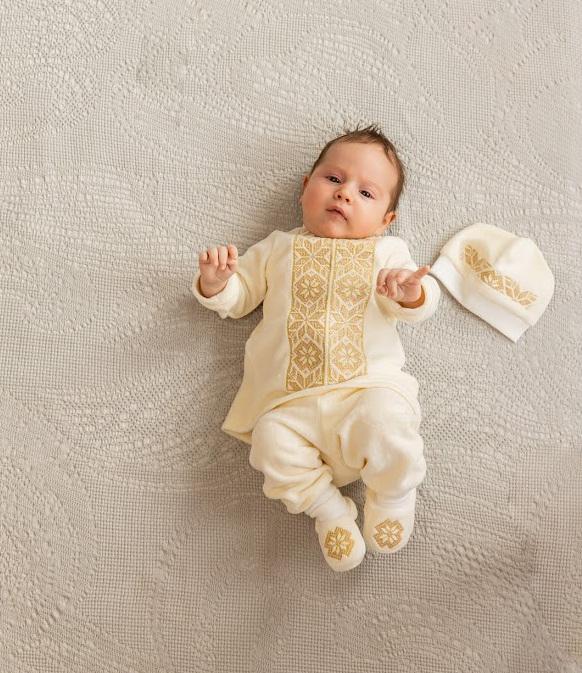 Linen Baptism Set with Plush Blanket & Baby Outfit – Pom-Pom Trim