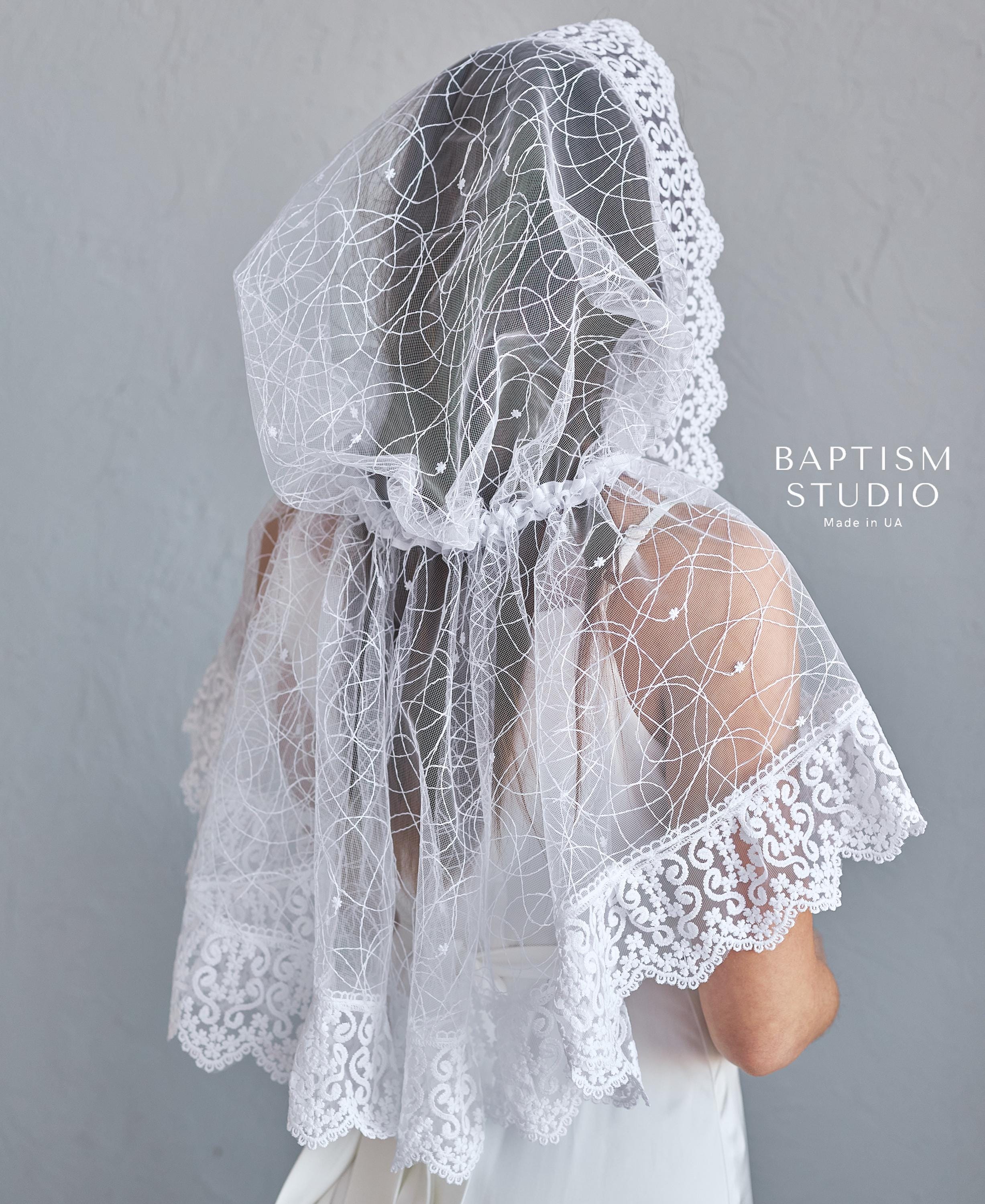 Infinity chapel veil in delicate lace for Mass