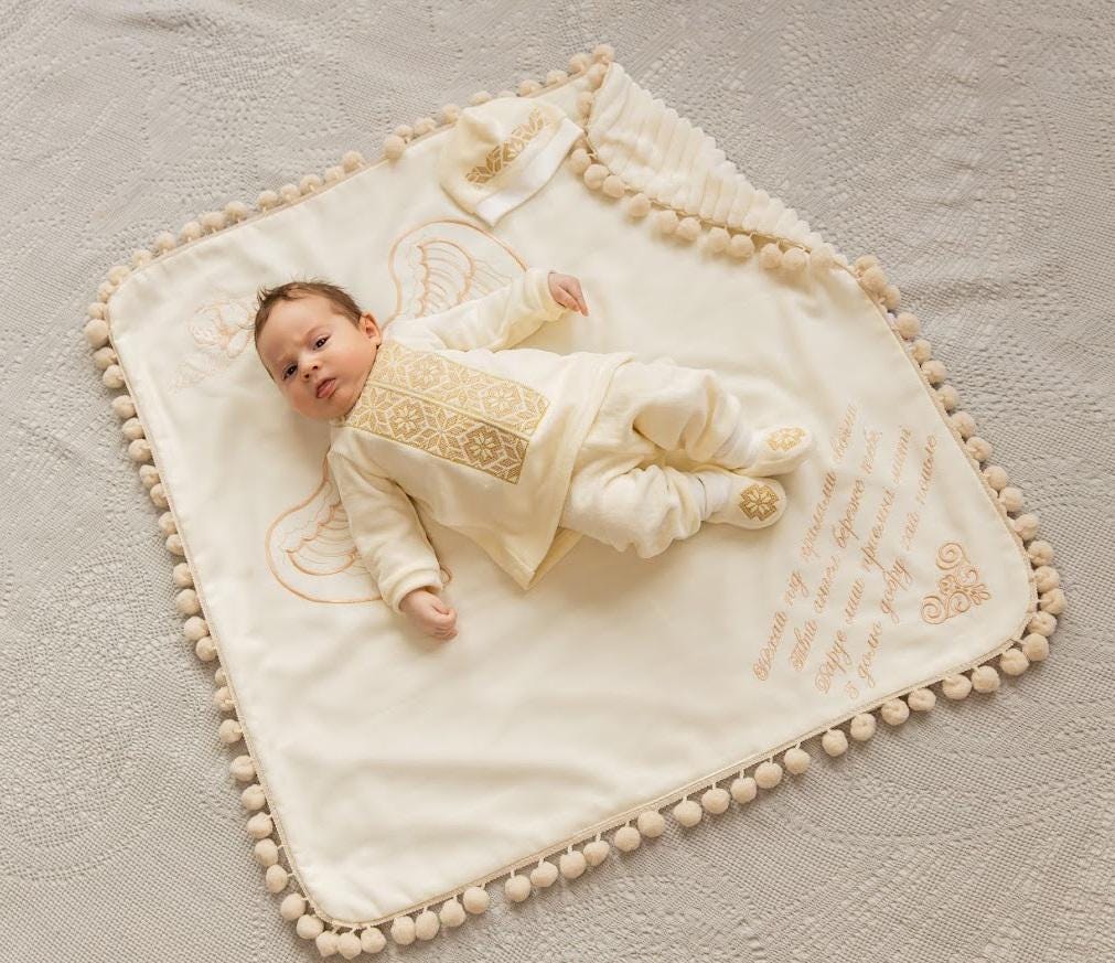 Linen Baptism Set with Plush Blanket & Baby Outfit – Pom-Pom Trim